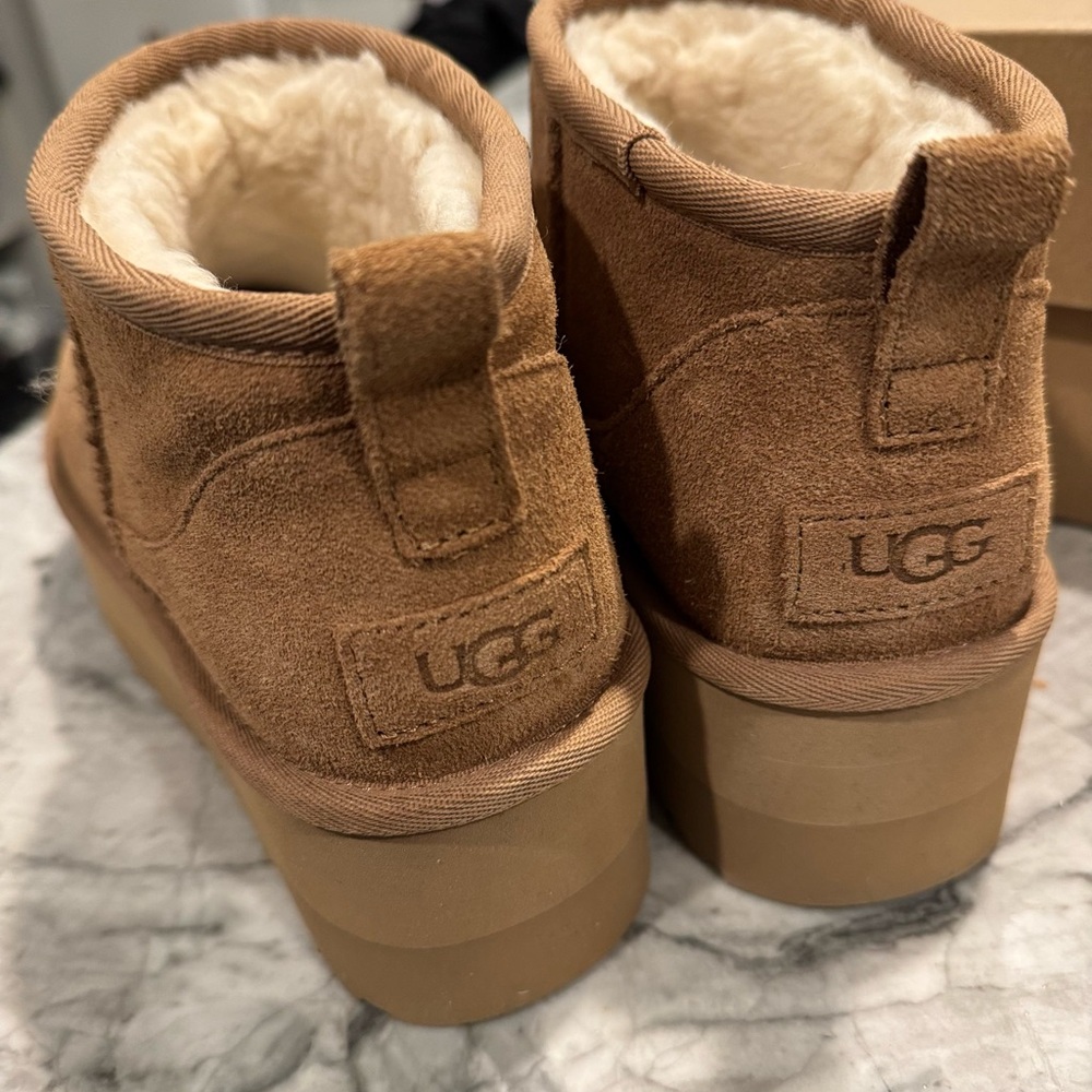 UGG Women's Classic Ultra Mini Platform Boot - NWT Chesnut Sz 7 - Picture 3 of 10